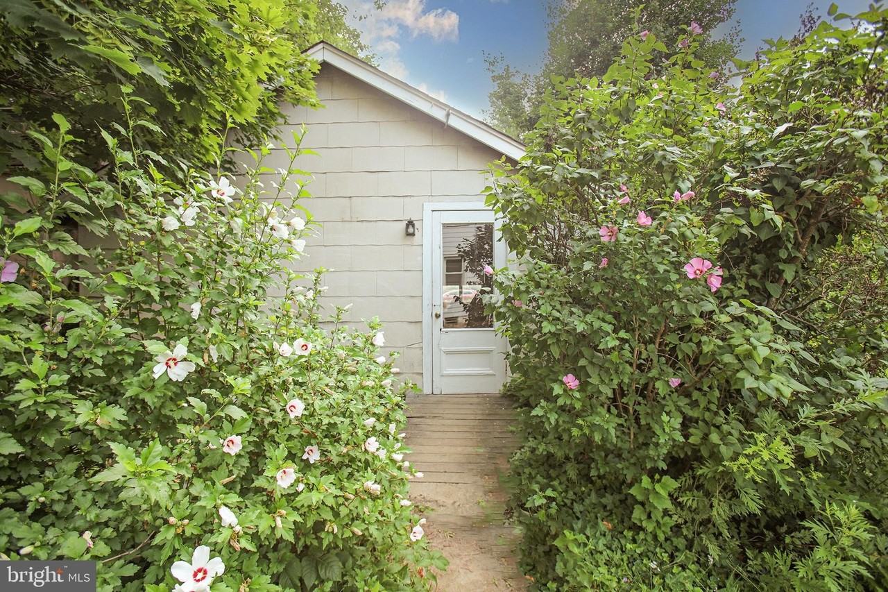 119 Linden Ln - Photo 4 of 38