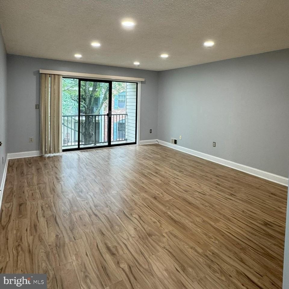 32 Scherer Court - Photo 4 of 34