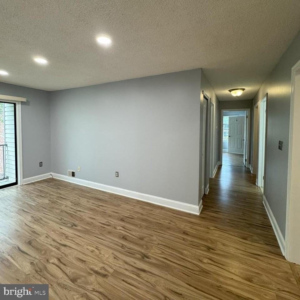 32 Scherer Court - Photo 5 of 34