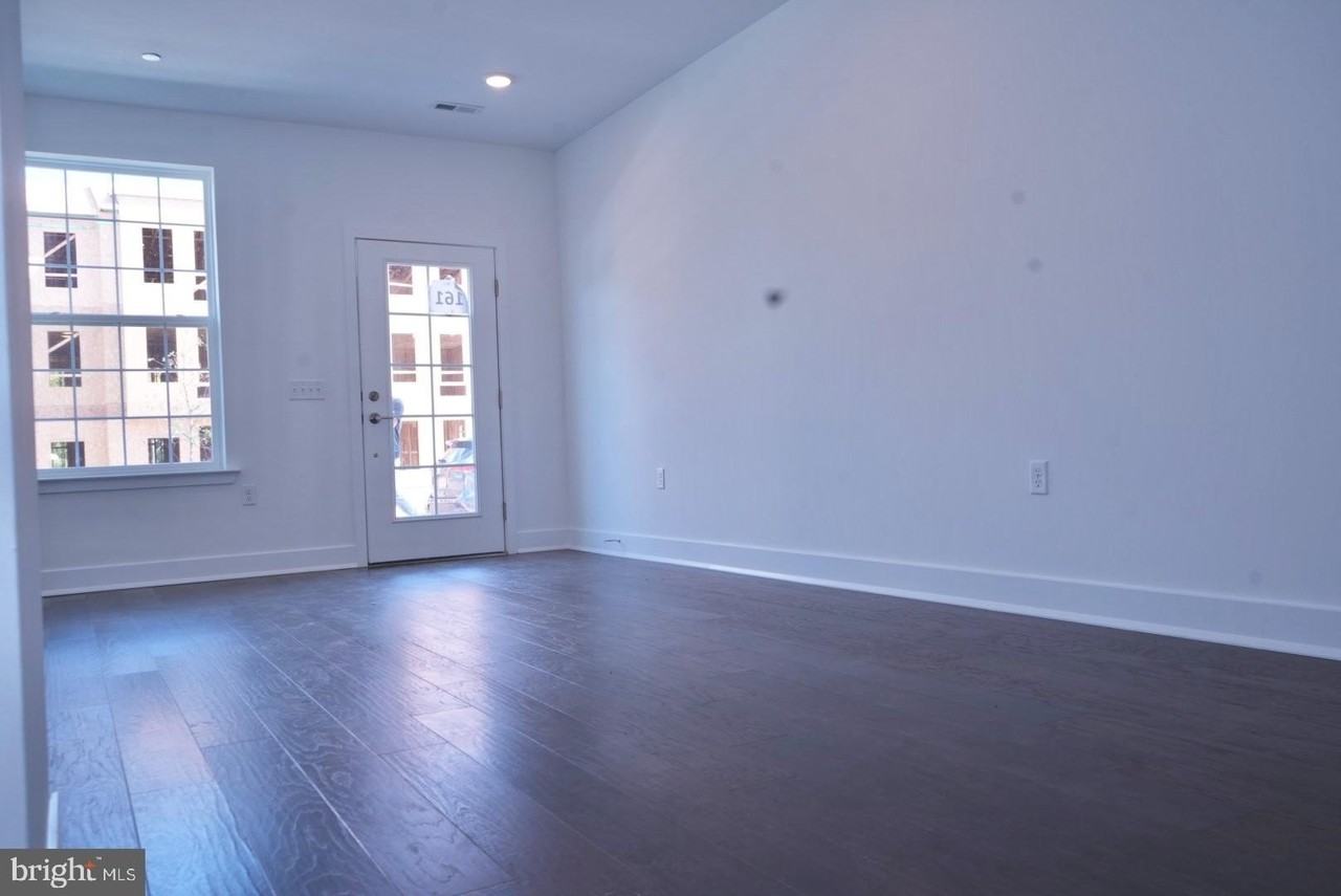 123 Stoutsburg Blvd Unit 123 #123 - Photo 2 of 37