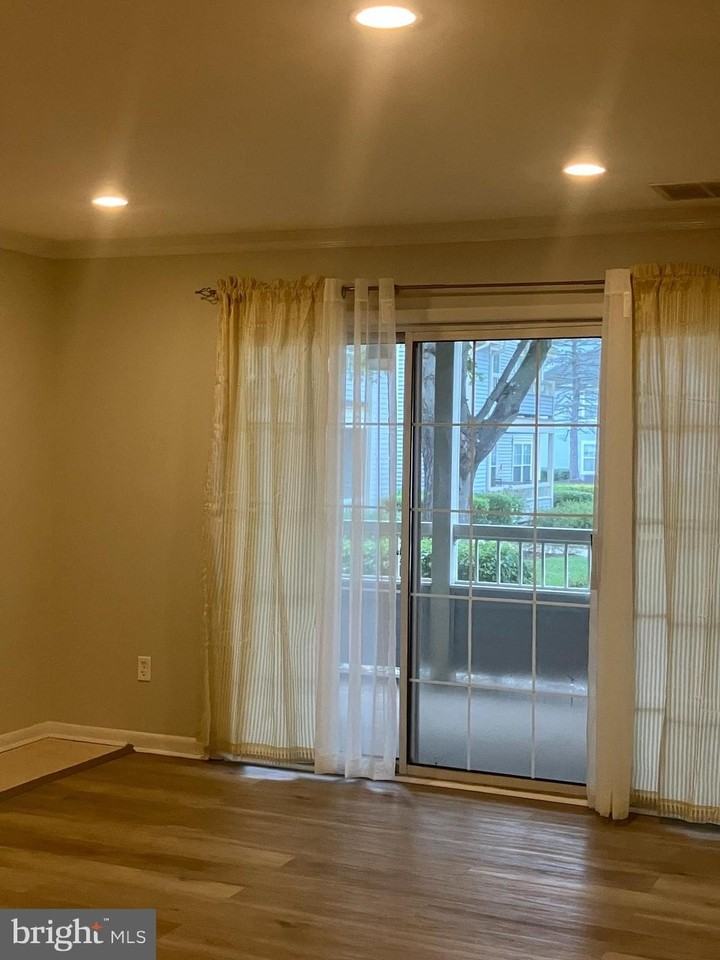 307 Trinity Ct Apt 4 #4 - Photo 3 of 13