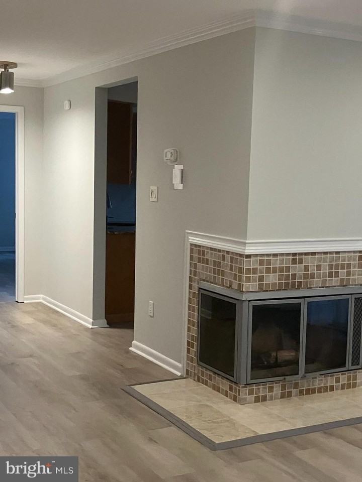 307 Trinity Ct Apt 4 #4 - Photo 4 of 13