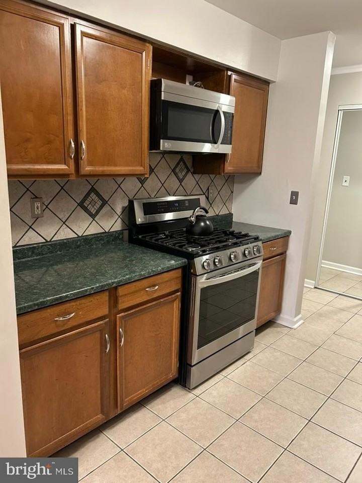 1231 Country Mill Drive - Photo 3 of 26