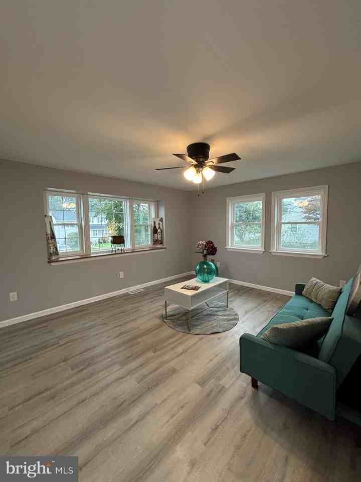 120 Phillips Ave - Photo 5 of 21