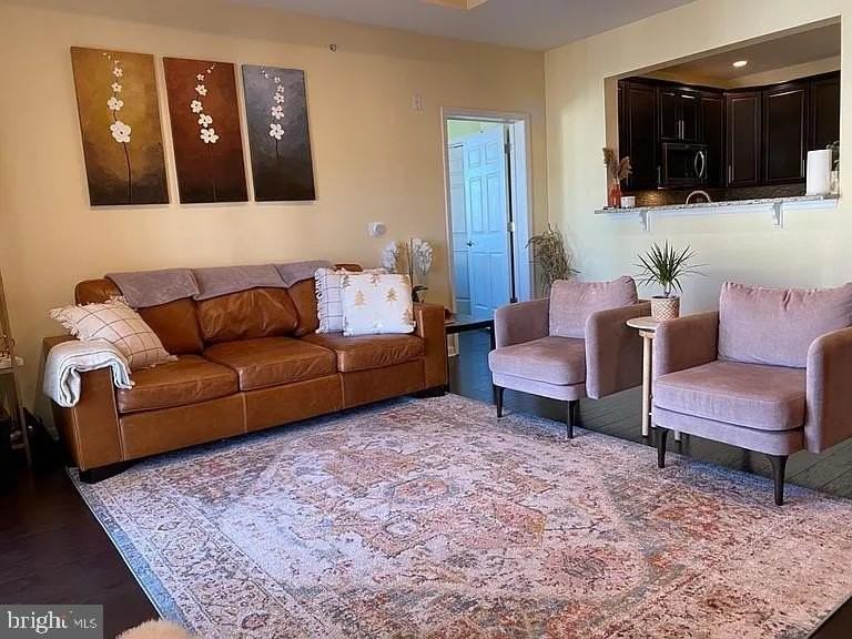 1047 Halifax Pl - Photo 5 of 19