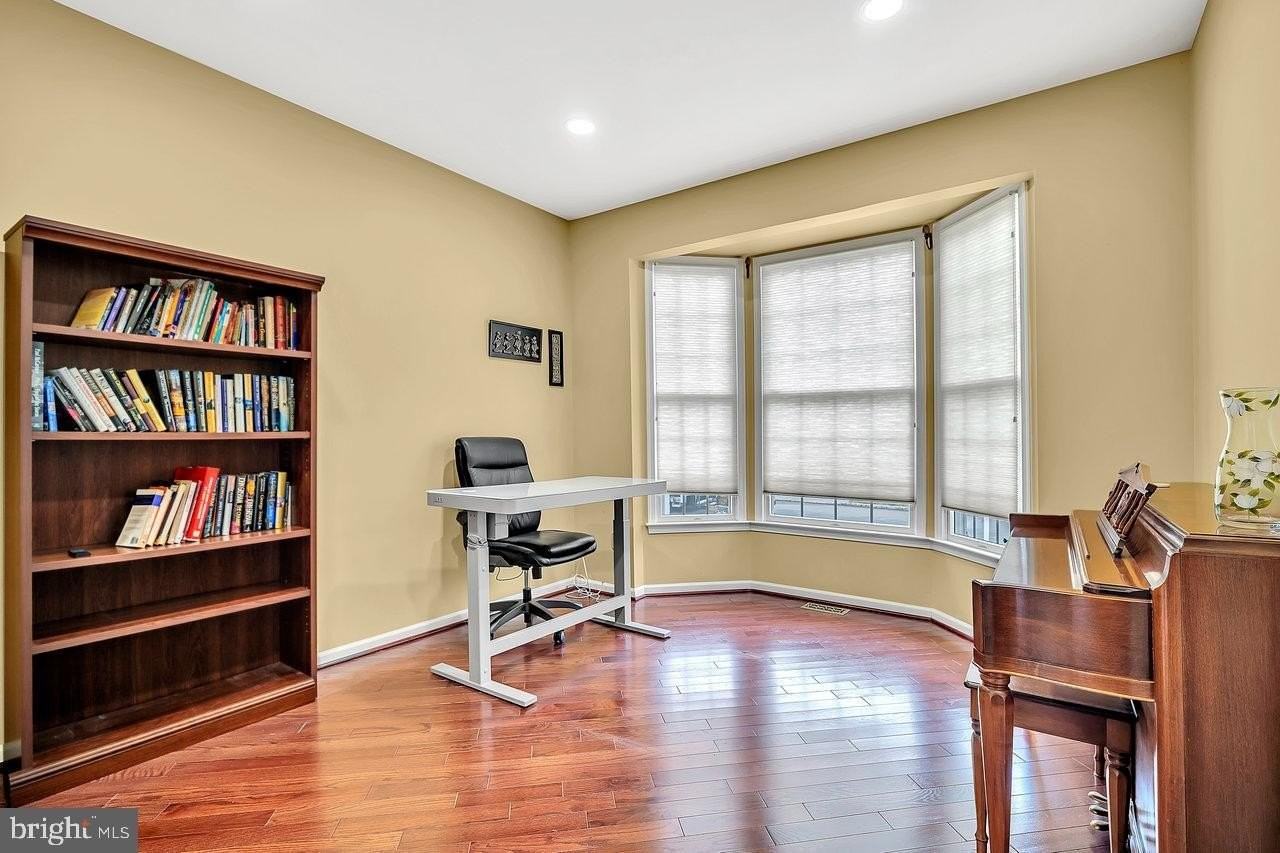 86 Renfield Dr - Photo 4 of 18