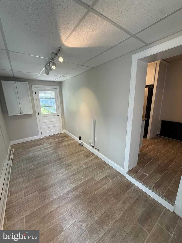 412 West 1st Street - Photo 7 of 8