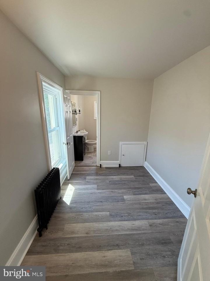 412 West 1st Street - Photo 6 of 8