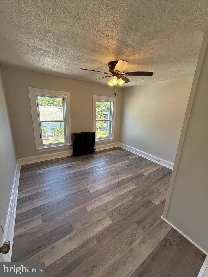 412 West 1st Street - Photo 3 of 8