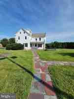 featured image of 1022 Gravel Pike