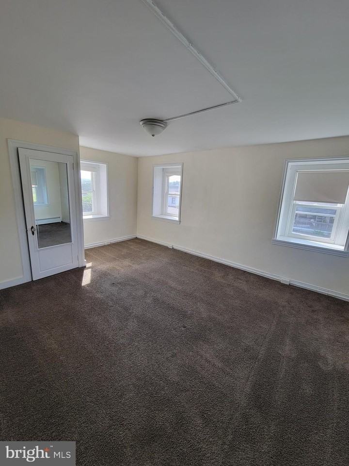 1022 Gravel Pike - Photo 2 of 18