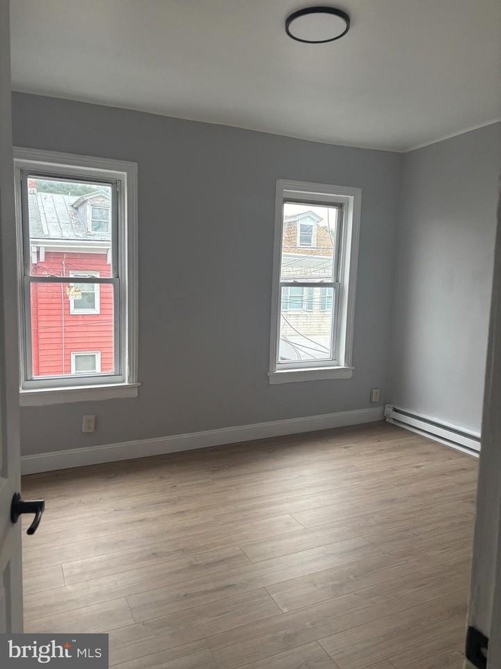 1724 Cotton St - Photo 2 of 15