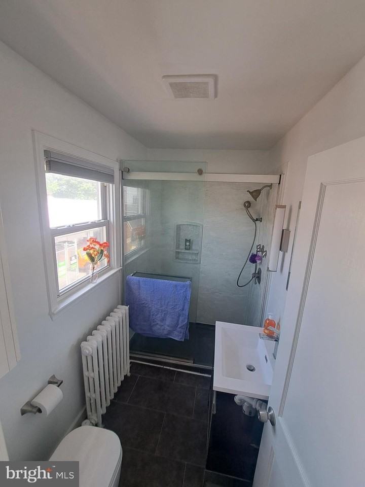 129 Bellevue Ave - Photo 4 of 9