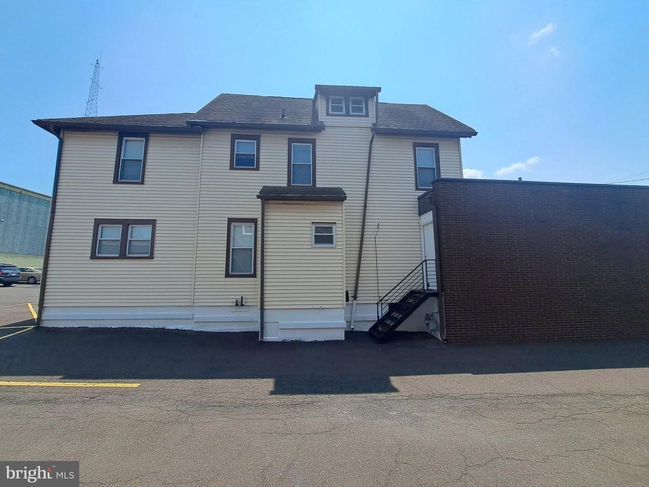 129 Bellevue Ave - Photo 6 of 9