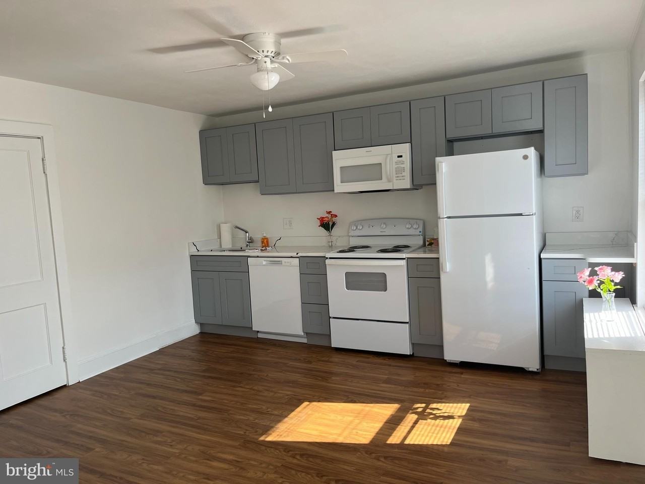 129 Bellevue Ave - Photo 7 of 9