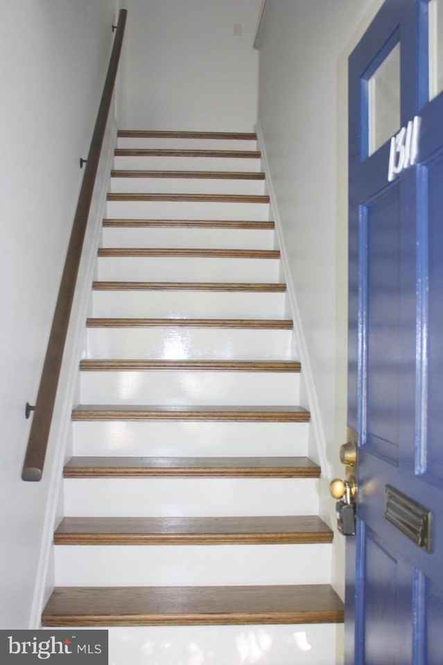 1311 Yardley Cmns - Photo 2 of 19