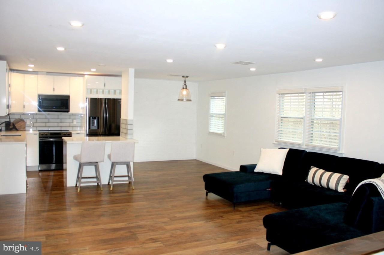 1311 Yardley Cmns - Photo 3 of 19