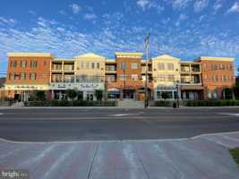 featured image of 200 North Sycamore Street #2I