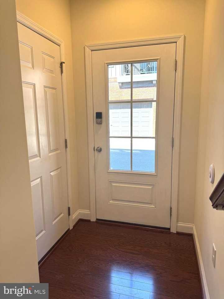 1414 Benton Way - Photo 2 of 22