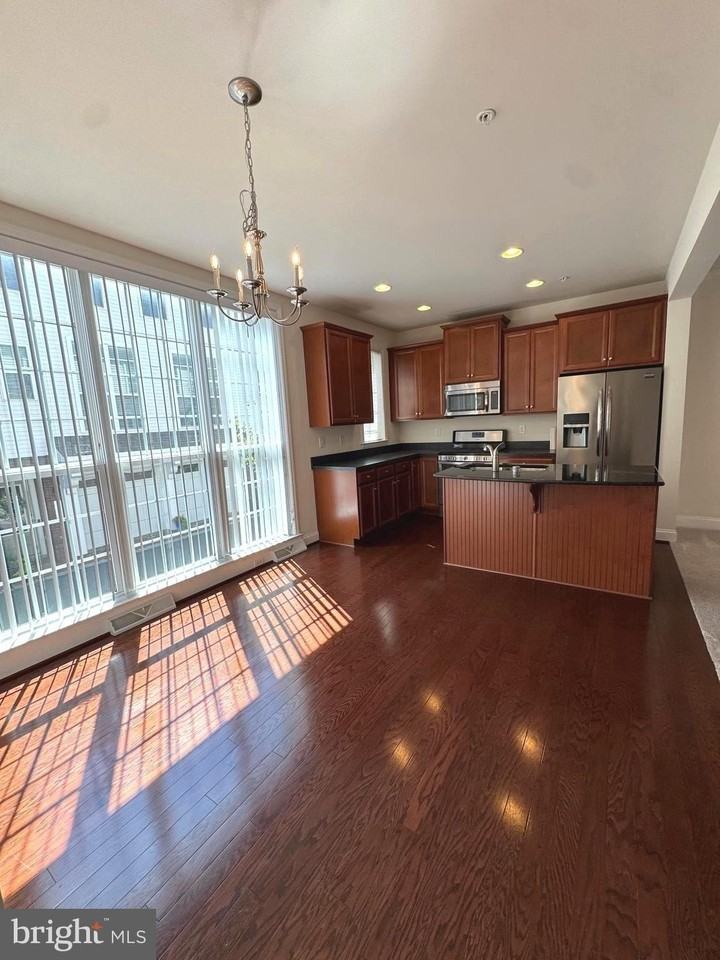 1414 Benton Way - Photo 4 of 22