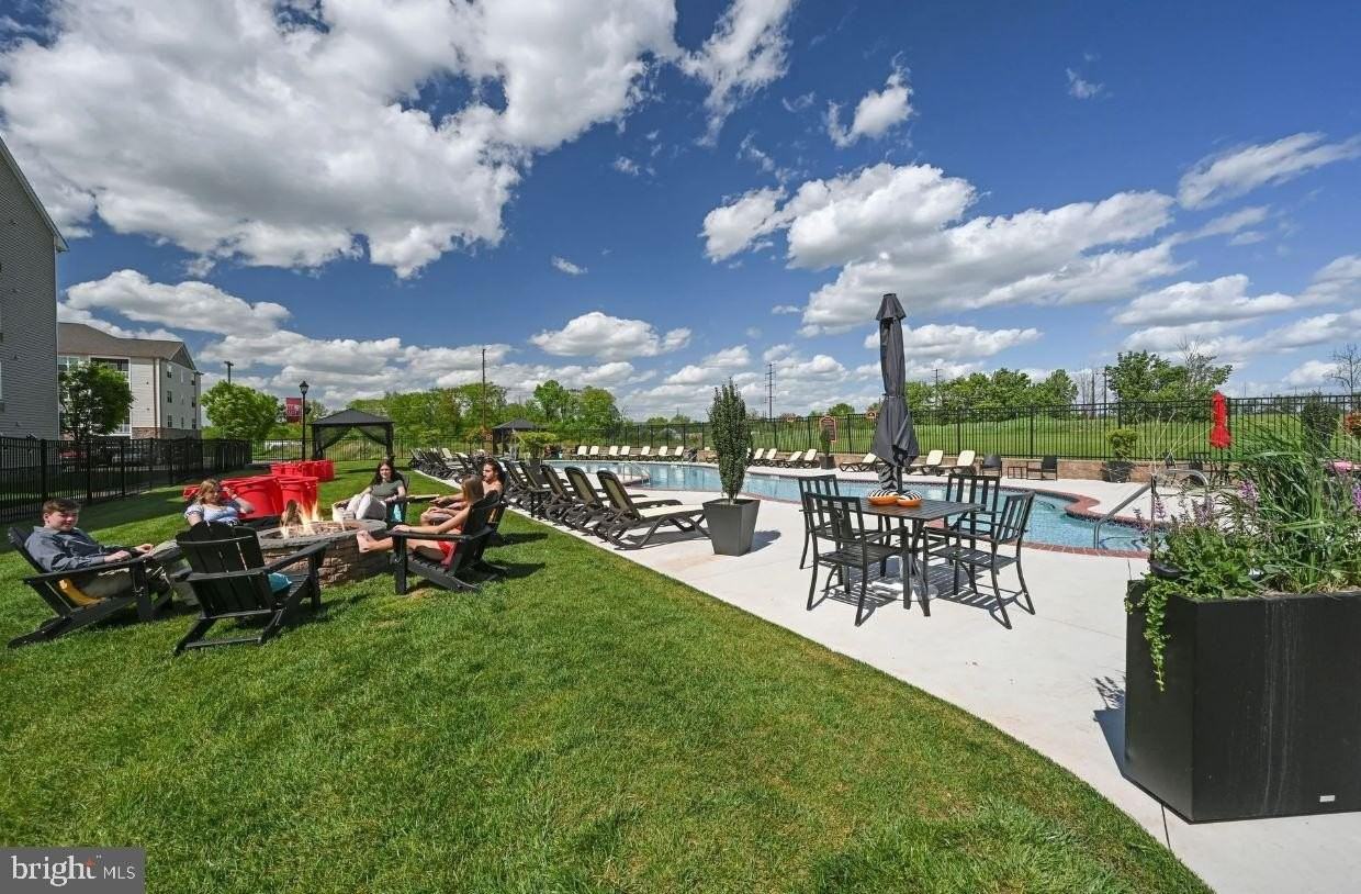 19000 Cub Cir - Photo 2 of 16