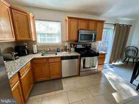926 Woodlawn Ave - Photo 1 of 1