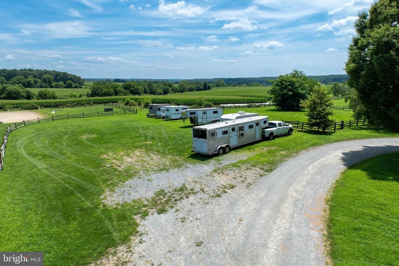 1560 W Doe Run Rd - Photo 4 of 50