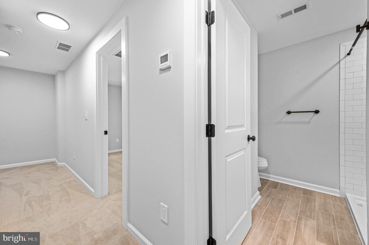 342 E Barnard St - Photo 3 of 49