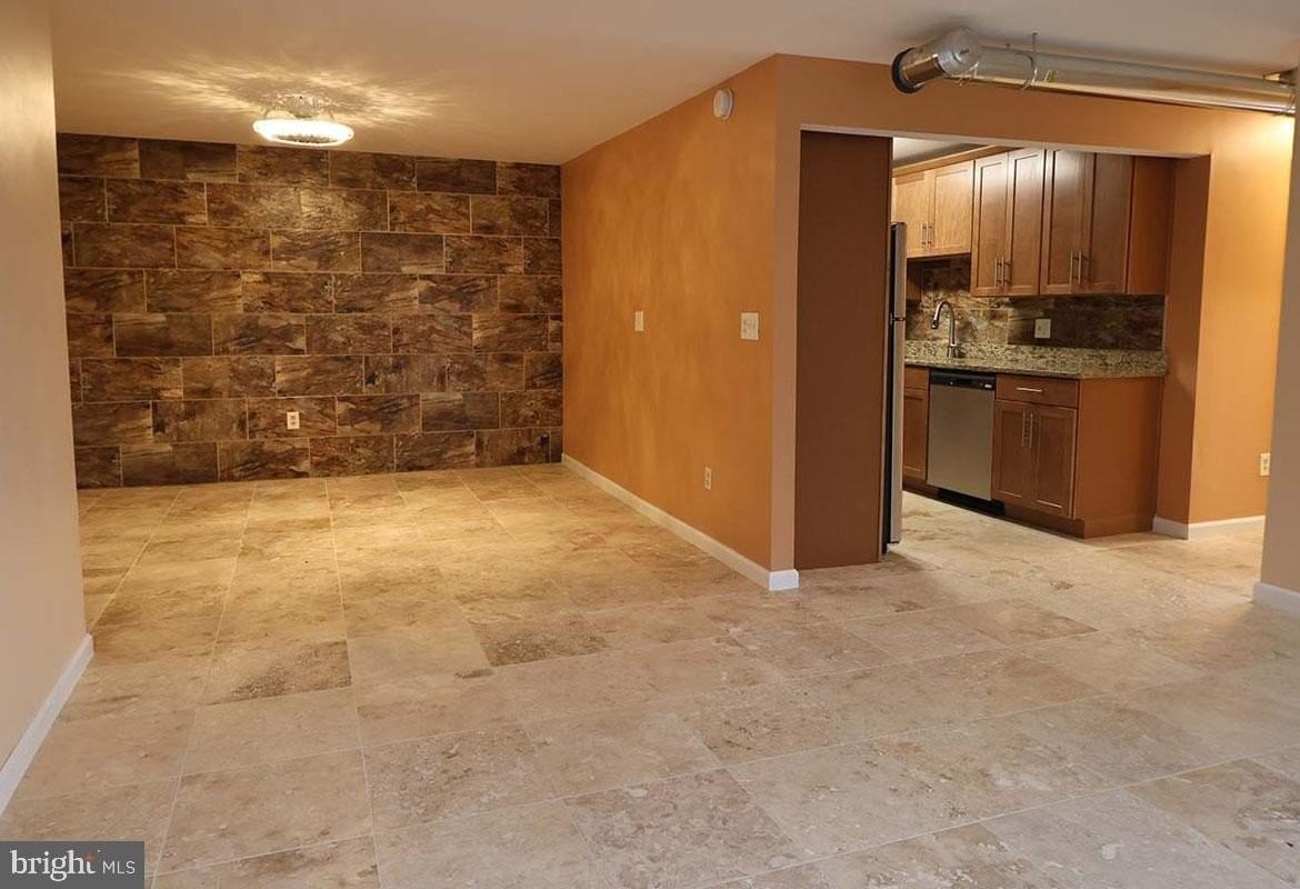 747 Garden Dr - Photo 6 of 34