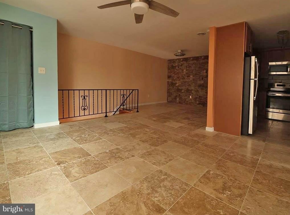 747 Garden Dr - Photo 4 of 34