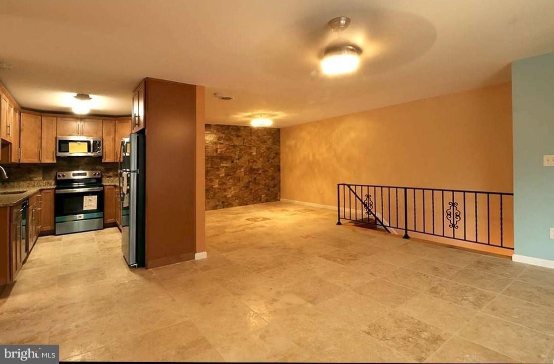 747 Garden Dr - Photo 5 of 34