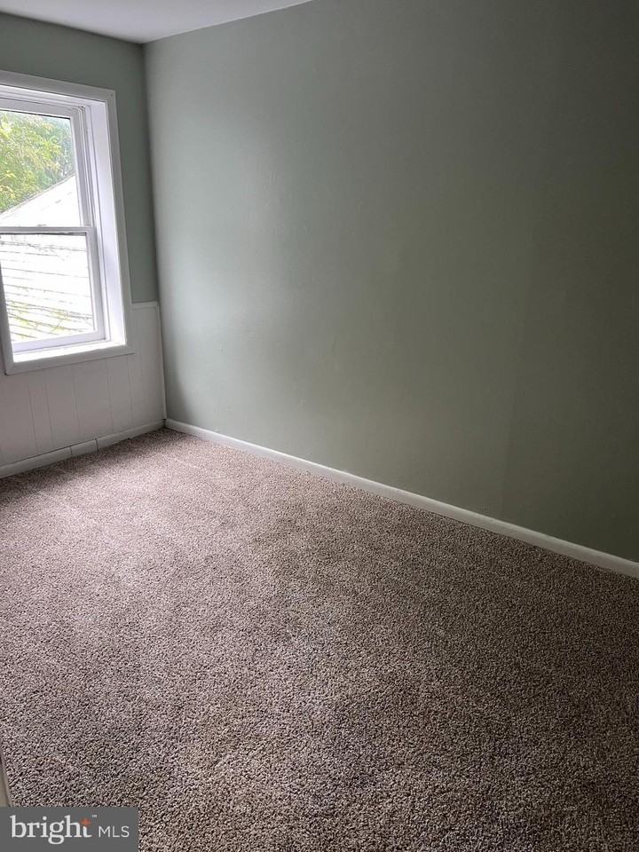 605 Dauphin St - Photo 3 of 7