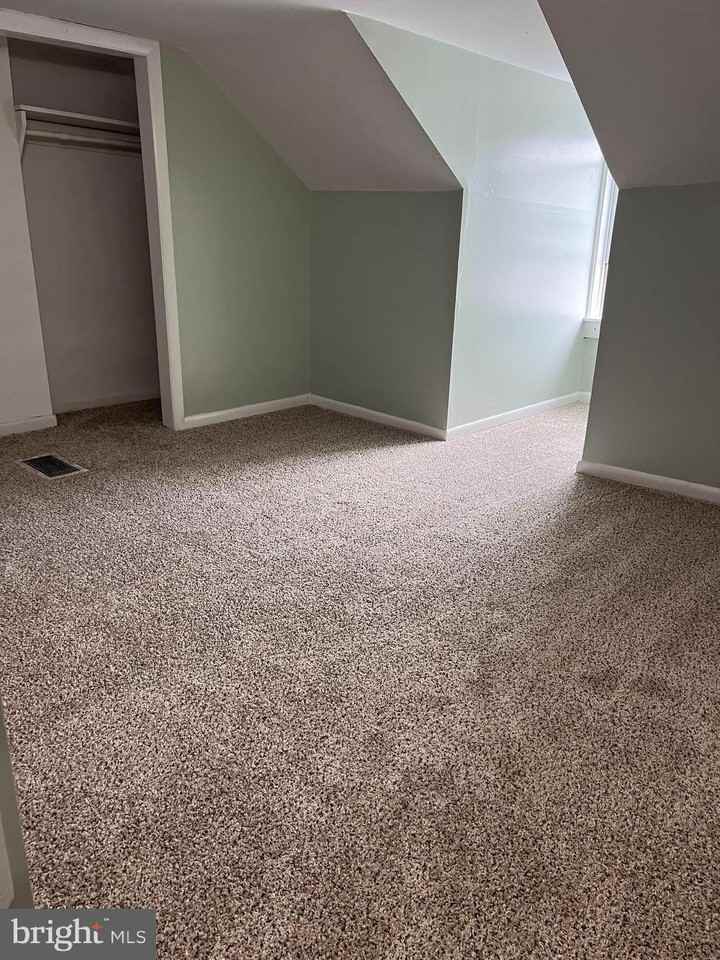 605 Dauphin St - Photo 5 of 7