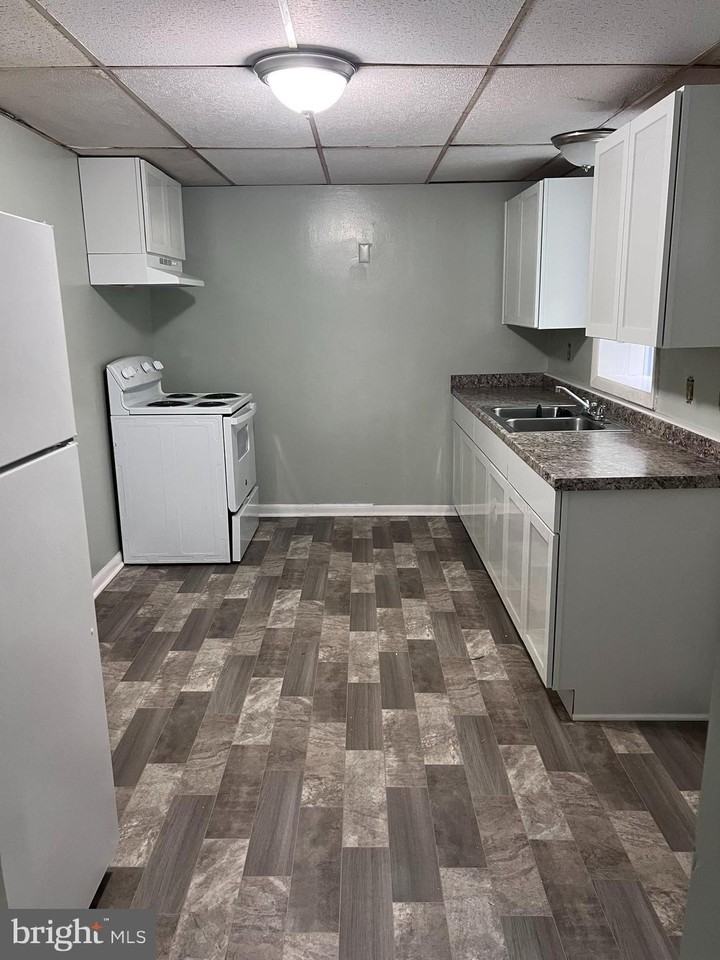 605 Dauphin St - Photo 6 of 7