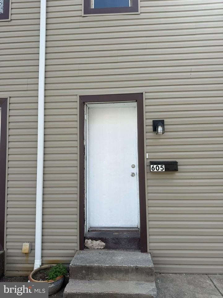 605 Dauphin St - Photo 7 of 7