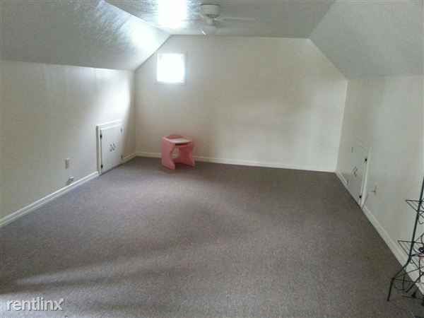 22 Angela Ct - Photo 3 of 5