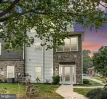 featured image of 124 HIGH POINTE Drive unit: 35 #35