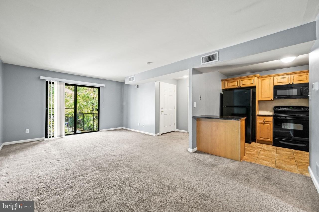 830 Putnam Boulevard #B - Photo 4 of 14