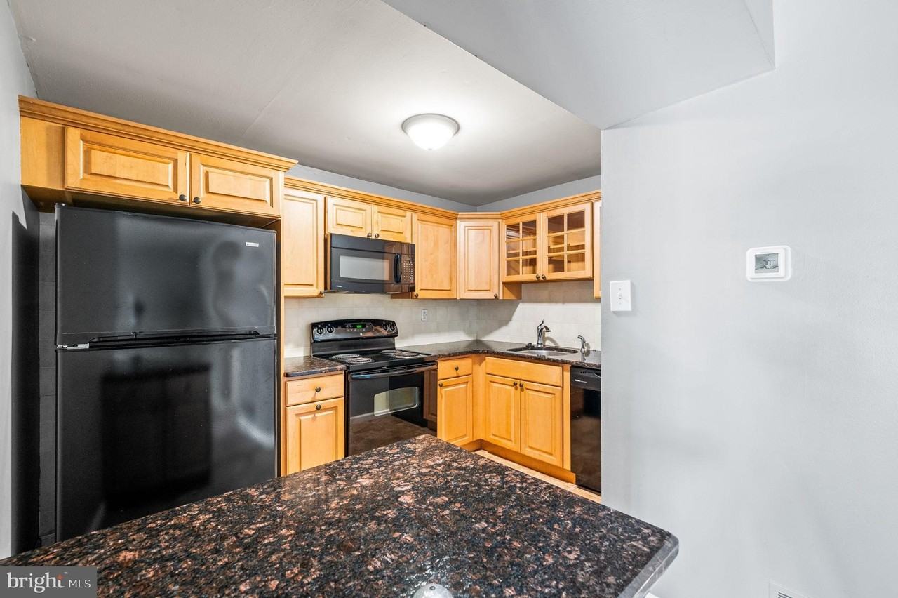 830 Putnam Boulevard #B - Photo 7 of 14