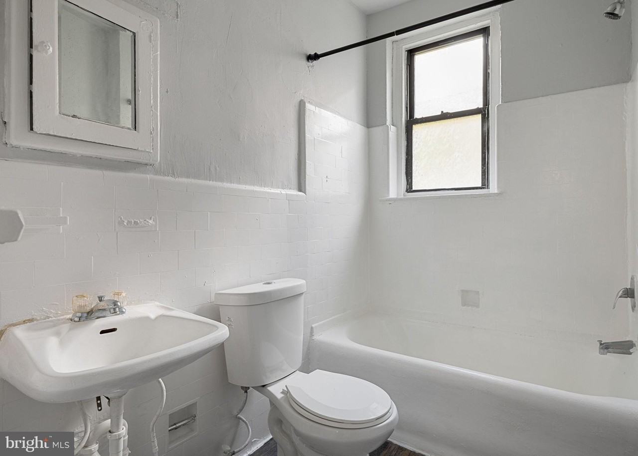 Garrett Rd #E201 - Photo 4 of 19