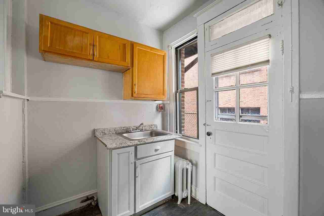 Garrett Rd #E201 - Photo 6 of 19