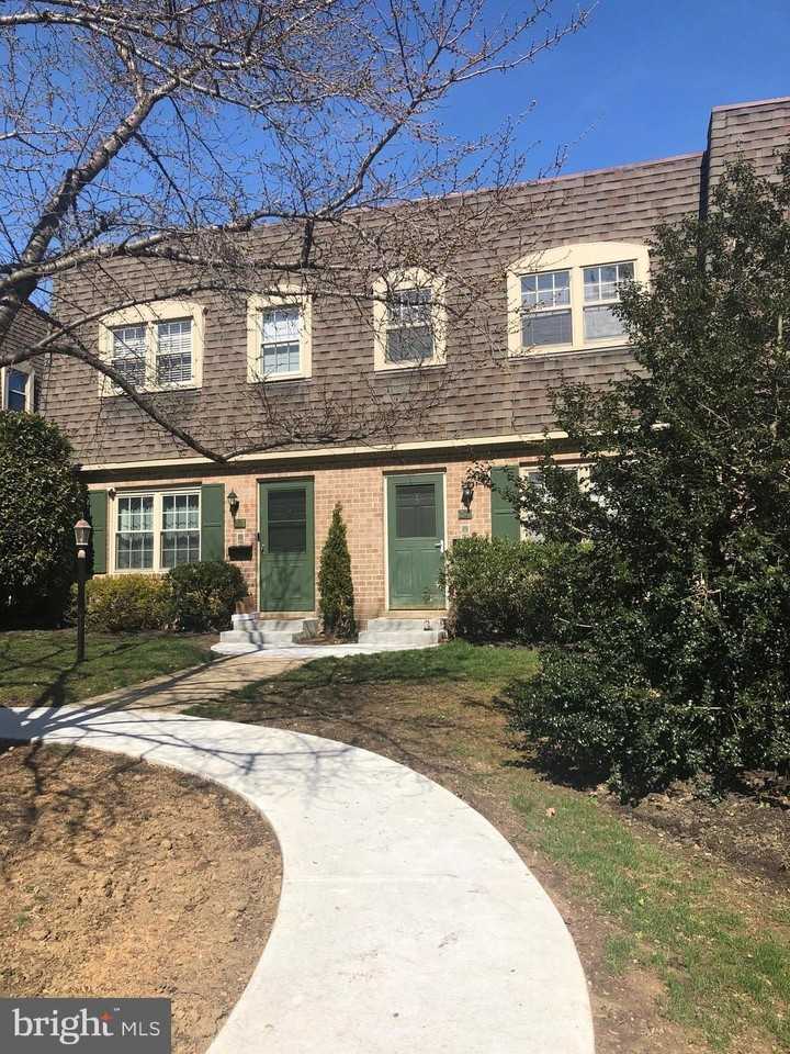 203 Bloomingdale Ave - Photo 2 of 15