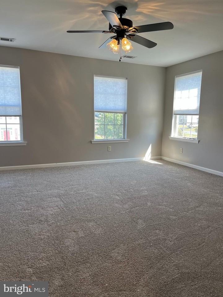 3650 Rolling Hills Drive - Photo 5 of 20