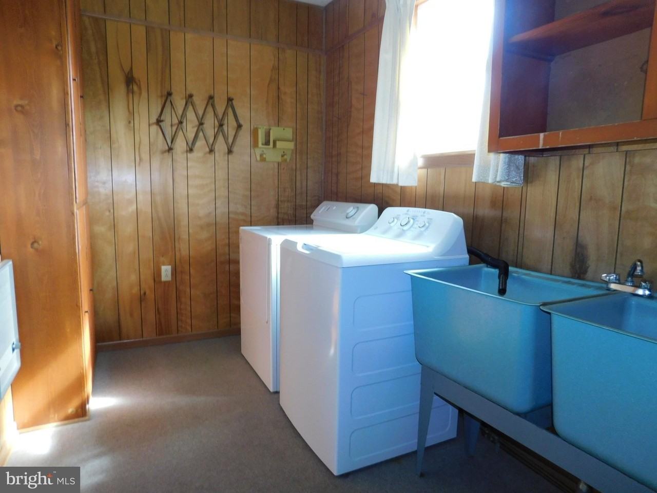 1569 Frank Rd - Photo 3 of 18