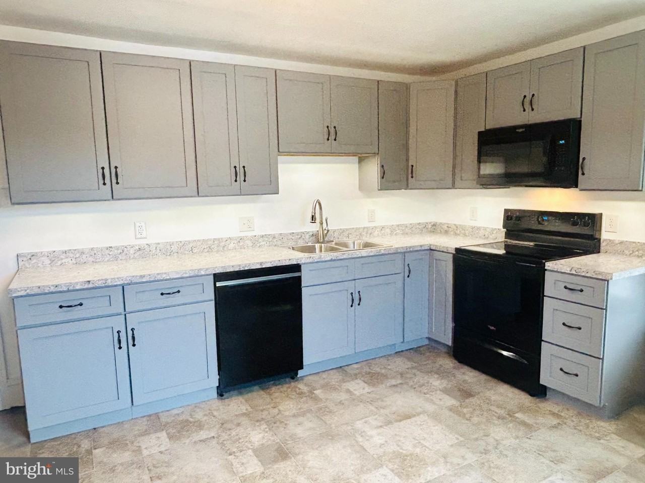 228B N Barbara St - Photo 2 of 17