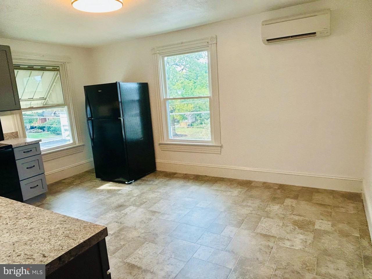 228B N Barbara St - Photo 4 of 17