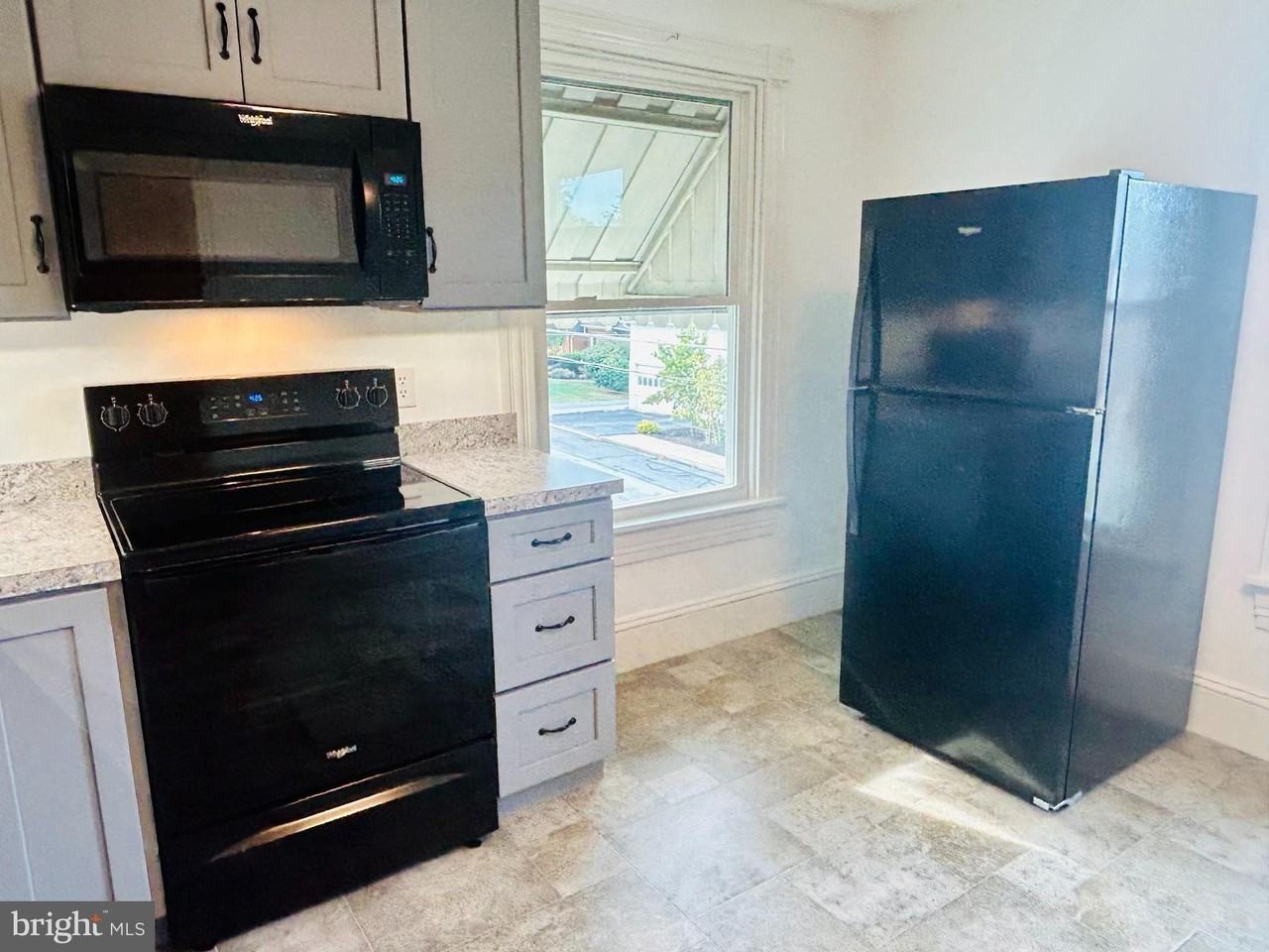 228B N Barbara St - Photo 6 of 17