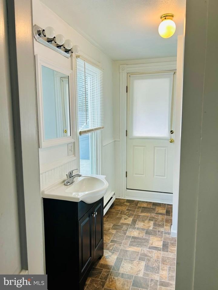 228B N Barbara St - Photo 7 of 17