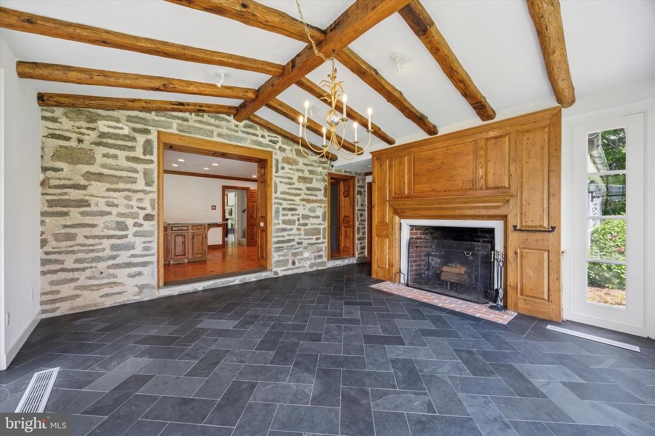 1024 N Spring Mill Rd - Photo 4 of 34