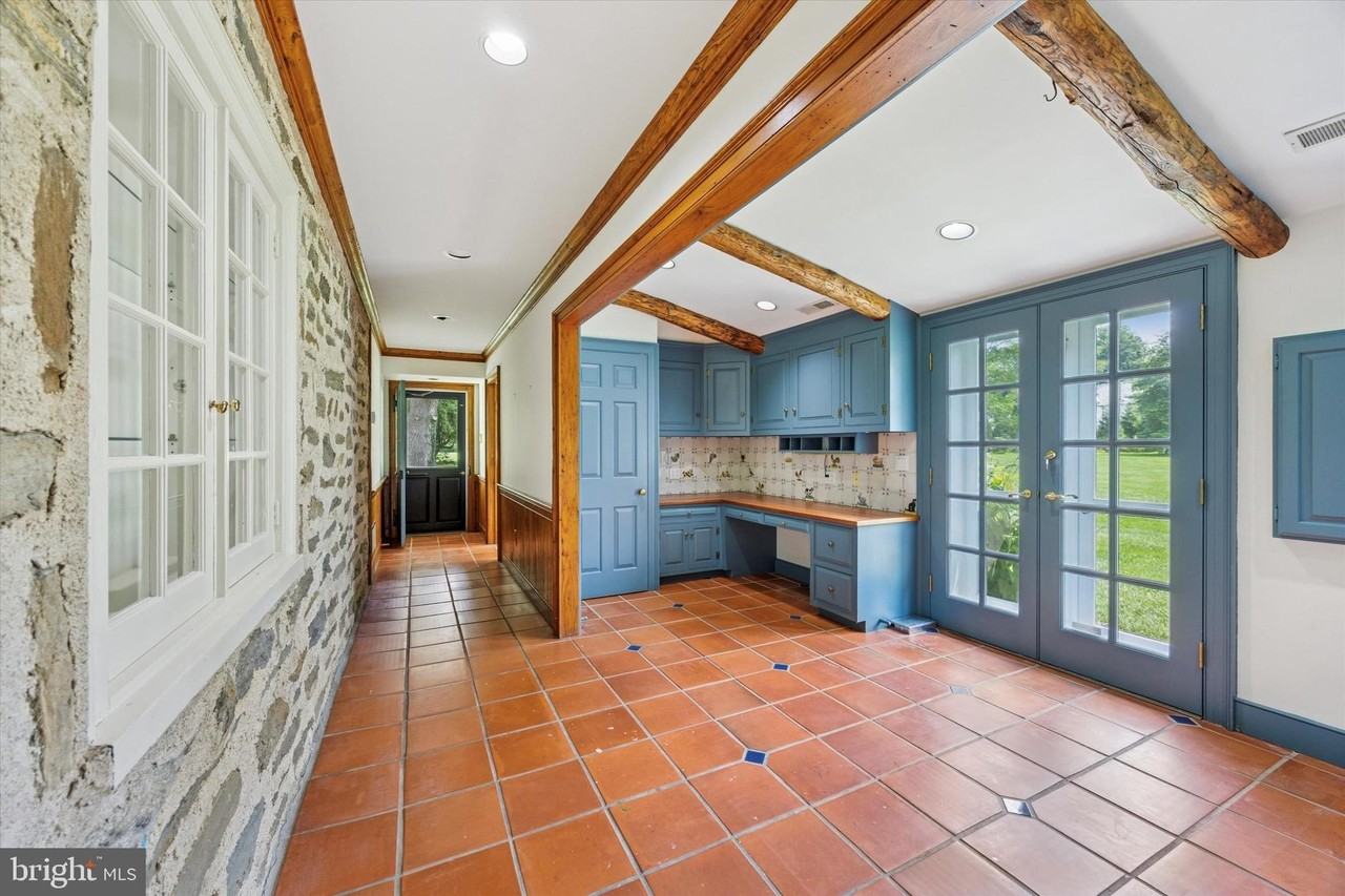 1024 N Spring Mill Rd - Photo 6 of 34